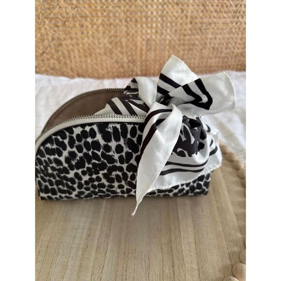 Banana Republic Animal Print Bag w/NWOT - Picture 1 of 4